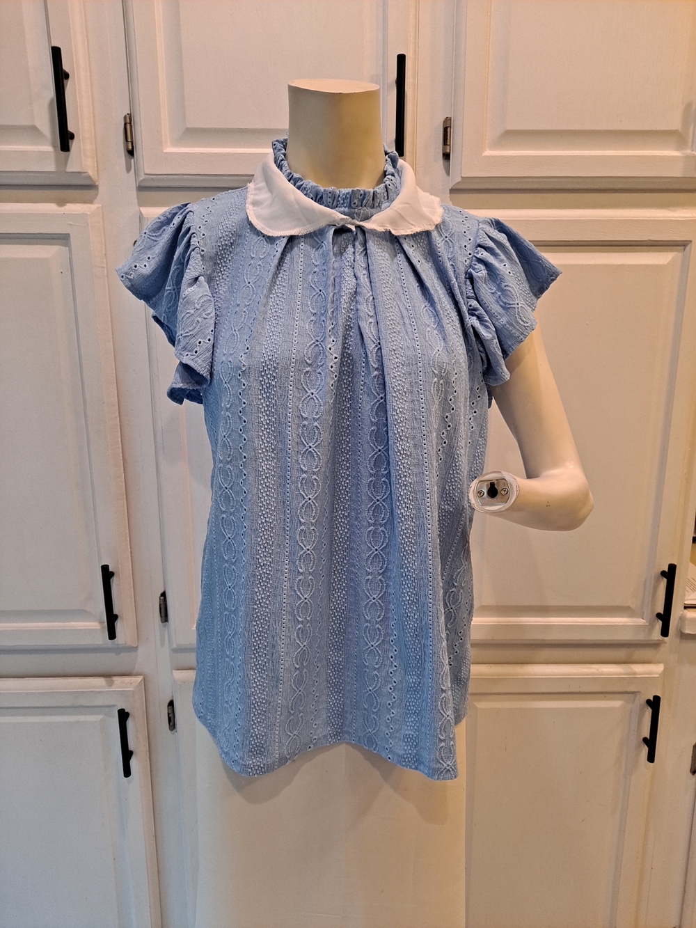Cable & Gauge Lt Blue Eyelet Ruffle Sleeve Textured Top w/White Peter Pan Collar